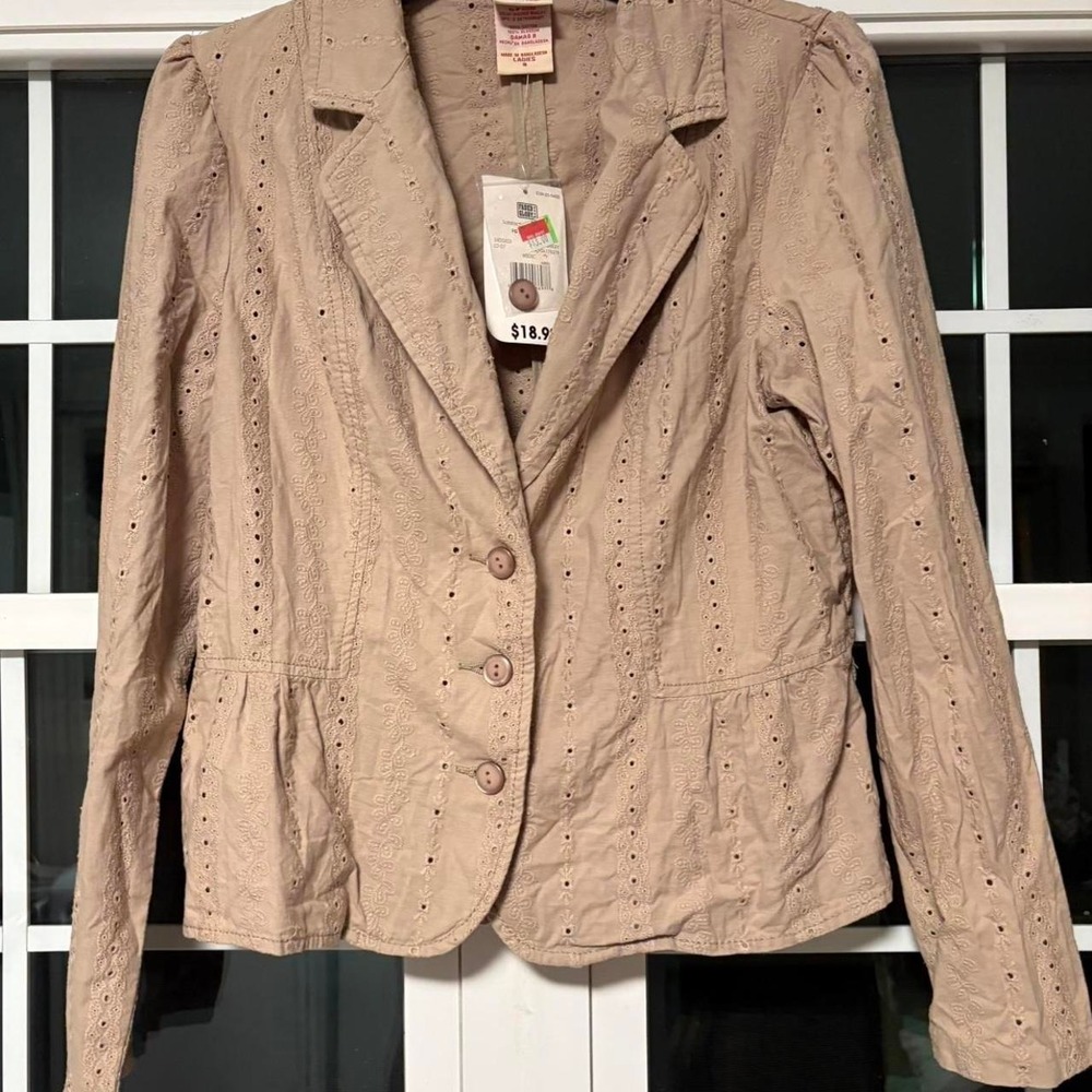 Vintage faded glory NWT Cream eyelet blazer with ruffle hem